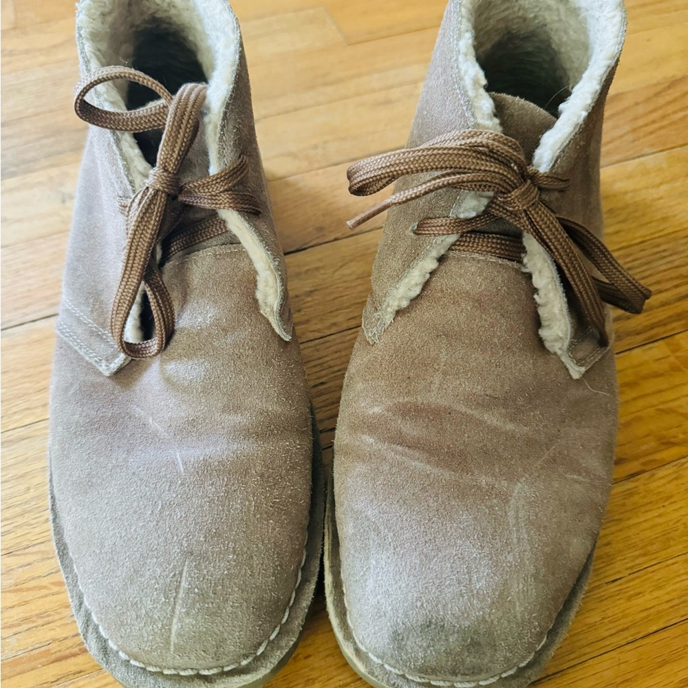 Robert Wayne Suede Chukka Boots